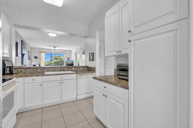 7735 Yardley Drive 305, Tamarac, FL 33321