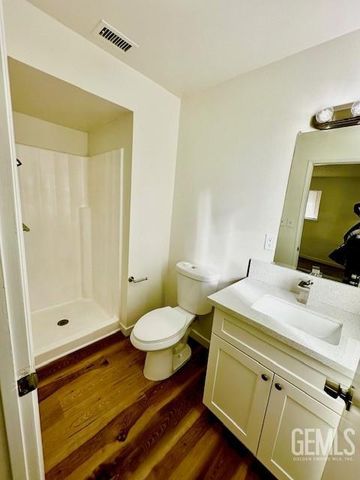 8837 Glenda Street, Bakersfield, CA 93307