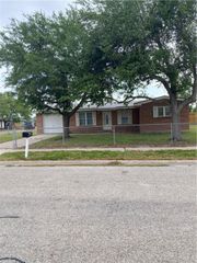 650 Aristocrat Dr, Corpus Christi, TX 78418