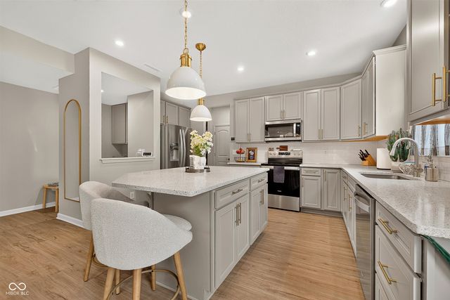 6779 Oakcrest Drive, Mccordsville, IN 46055
