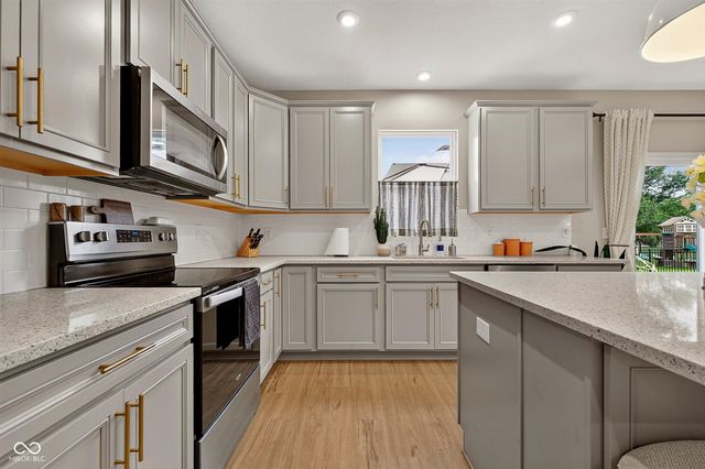 6779 Oakcrest Drive, Mccordsville, IN 46055