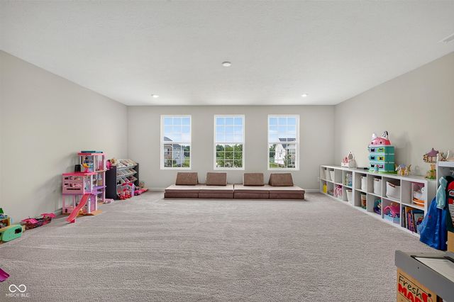 6779 Oakcrest Drive, Mccordsville, IN 46055