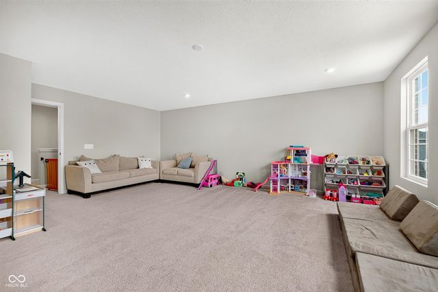 6779 Oakcrest Drive, Mccordsville, IN 46055