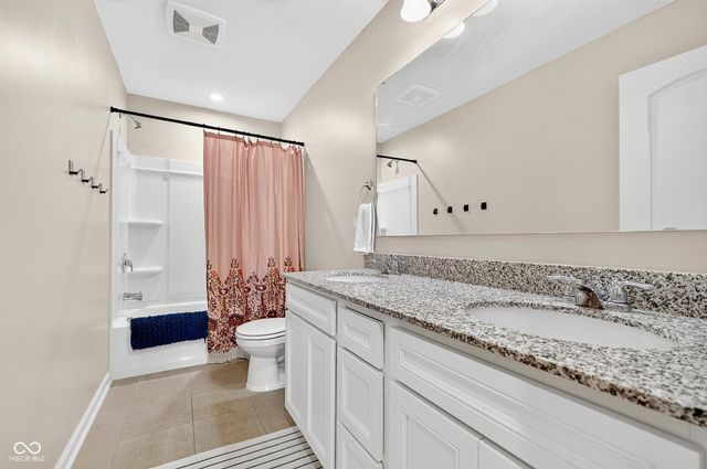 6779 Oakcrest Drive, Mccordsville, IN 46055