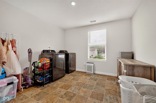 6779 Oakcrest Drive, Mccordsville, IN 46055