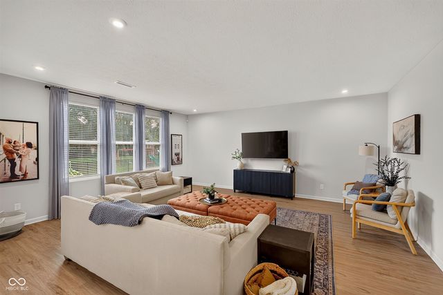 6779 Oakcrest Drive, Mccordsville, IN 46055