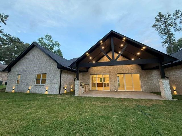 1920 Foxbriar Drive, Huntsville, TX 77340