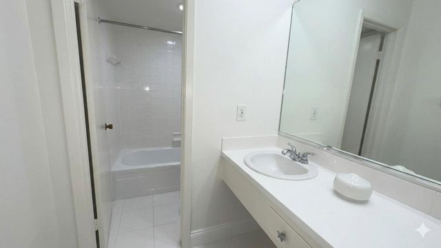 425 Hawthorne Street 01, Houston, TX 77006