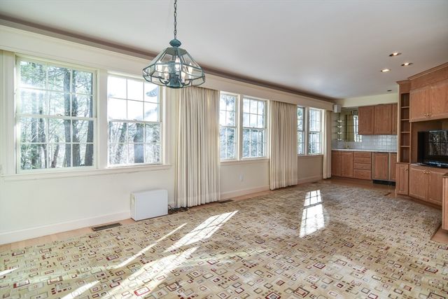 9 Buttercup Ln, Dover, MA 02030