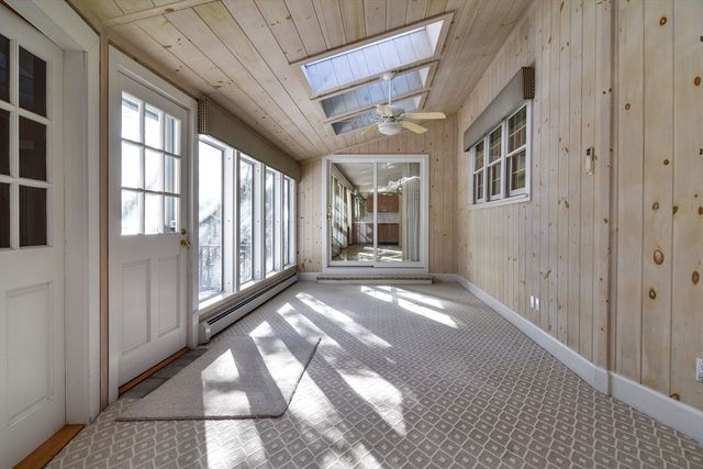 9 Buttercup Ln, Dover, MA 02030