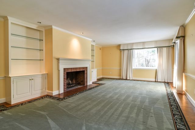 9 Buttercup Ln, Dover, MA 02030