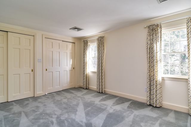 9 Buttercup Ln, Dover, MA 02030