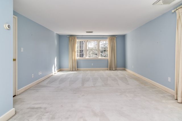 9 Buttercup Ln, Dover, MA 02030