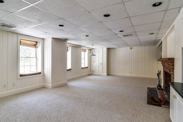 9 Buttercup Ln, Dover, MA 02030