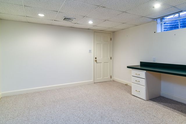 9 Buttercup Ln, Dover, MA 02030