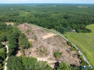 648 Hardtimes Rd, Farmville, VA 23901