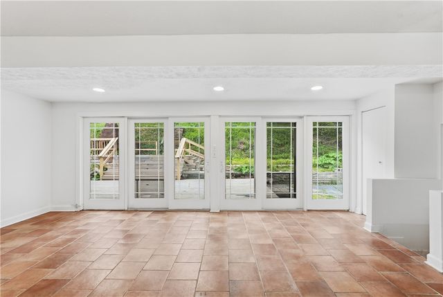 2830 Sussex Ave, Brookline, PA 15226