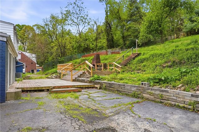 2830 Sussex Ave, Brookline, PA 15226