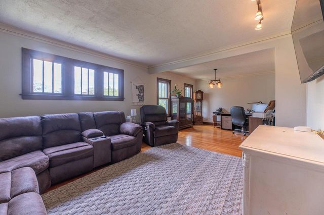 197 W Geneva Street, Williams Bay, WI 53191