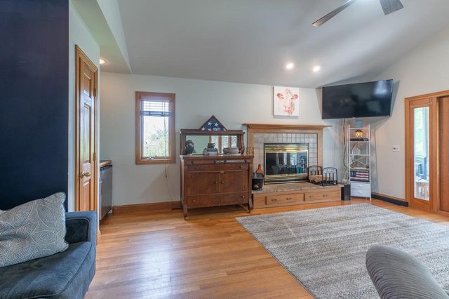 197 W Geneva Street, Williams Bay, WI 53191