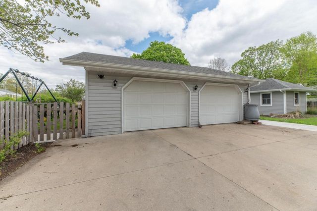 197 W Geneva Street, Williams Bay, WI 53191