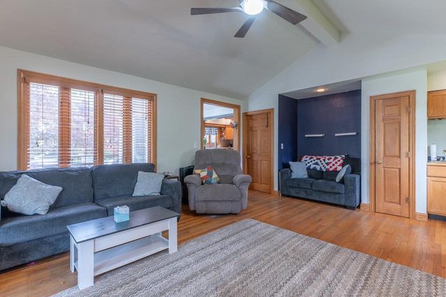 197 W Geneva Street, Williams Bay, WI 53191