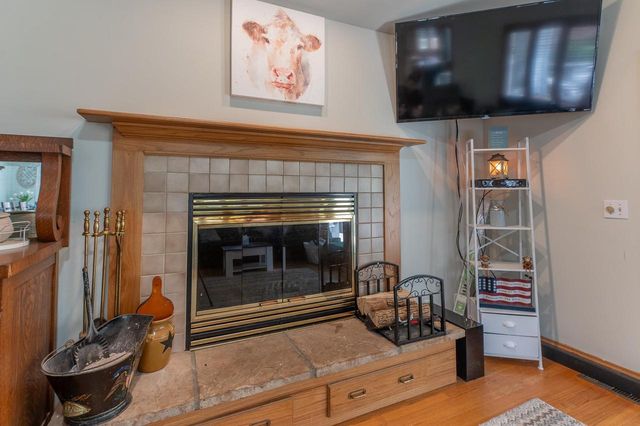 197 W Geneva Street, Williams Bay, WI 53191