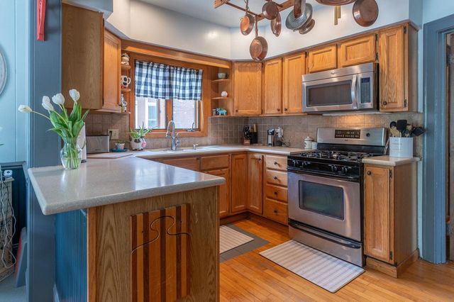 197 W Geneva Street, Williams Bay, WI 53191