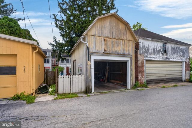 225 E MAIN ST, Kutztown, PA 19530