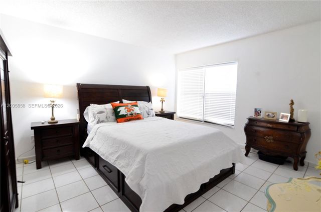 13240 SW 88th Ln 106-E, Miami, FL 33186