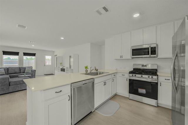911 Lago Laceno Lane, Huffman, TX 77336
