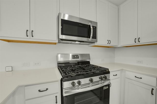 911 Lago Laceno Lane, Huffman, TX 77336