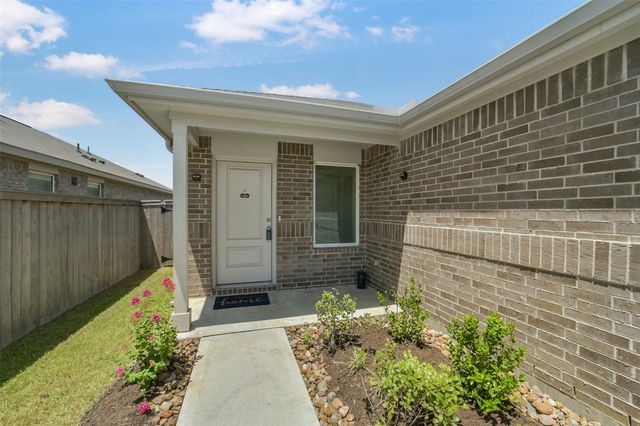 911 Lago Laceno Lane, Huffman, TX 77336