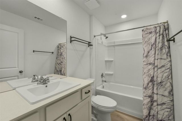 911 Lago Laceno Lane, Huffman, TX 77336