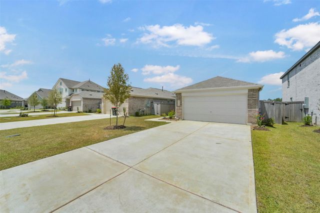 911 Lago Laceno Lane, Huffman, TX 77336