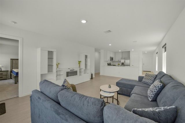 911 Lago Laceno Lane, Huffman, TX 77336