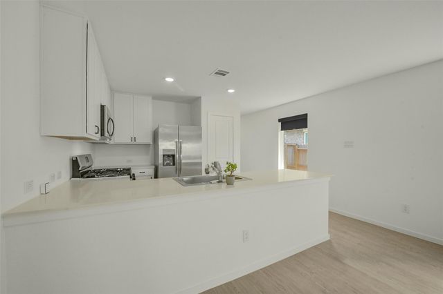 911 Lago Laceno Lane, Huffman, TX 77336