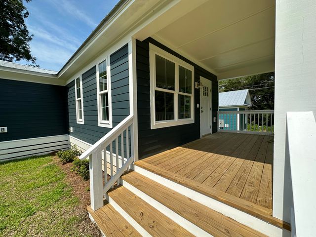 163 W Chaffin Avenue, Defuniak Springs, FL 32433