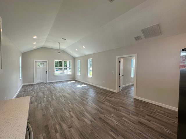 163 W Chaffin Avenue, Defuniak Springs, FL 32433