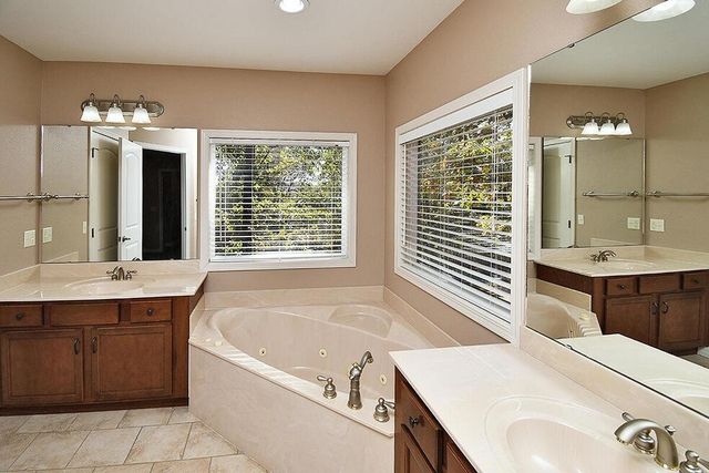 296 Lillian Lane, Kimberling City, MO 65686