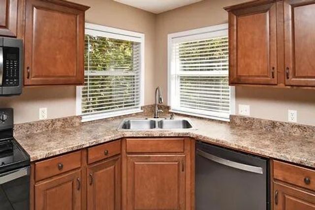 296 Lillian Lane, Kimberling City, MO 65686