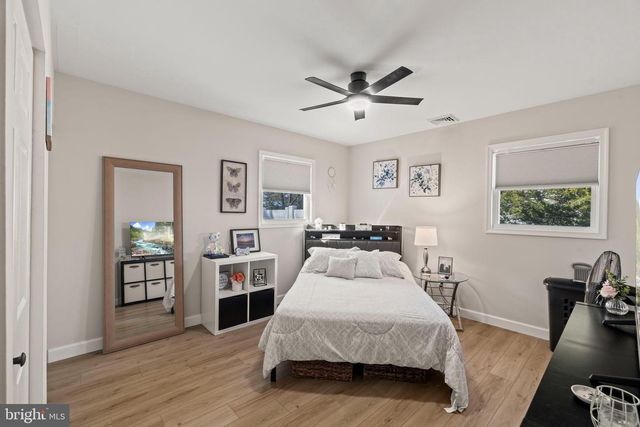 225 PENNSYLVANIA AVE, Clementon, NJ 08021