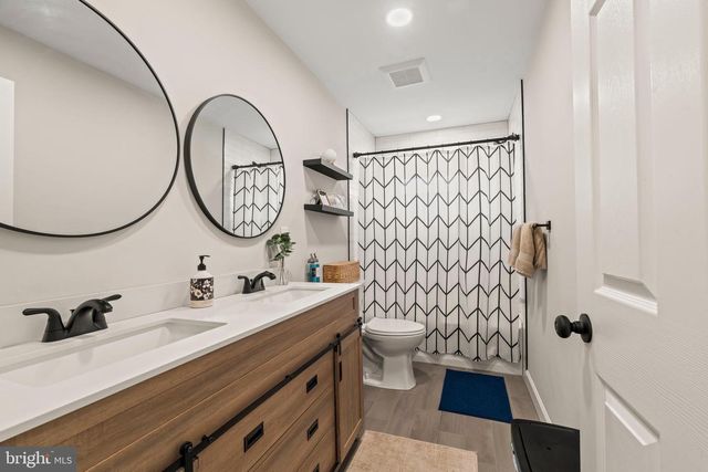 225 PENNSYLVANIA AVE, Clementon, NJ 08021