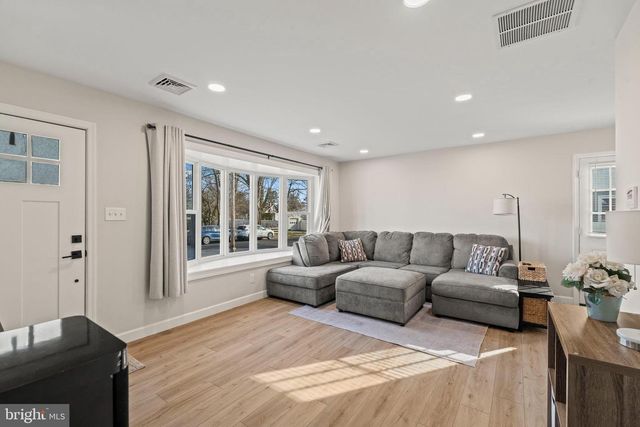 225 PENNSYLVANIA AVE, Clementon, NJ 08021