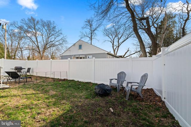 225 PENNSYLVANIA AVE, Clementon, NJ 08021