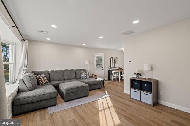 225 PENNSYLVANIA AVE, Clementon, NJ 08021