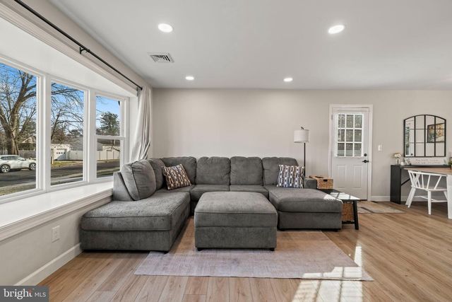 225 PENNSYLVANIA AVE, Clementon, NJ 08021