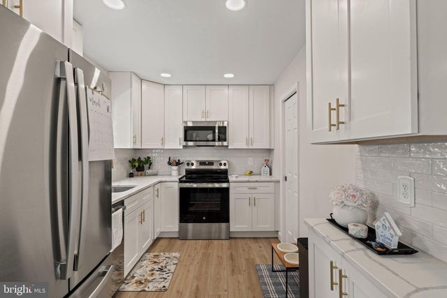 225 PENNSYLVANIA AVE, Clementon, NJ 08021