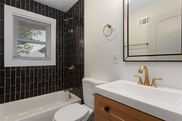 508 SW Jefferson Street, Lee's Summit, MO 64063