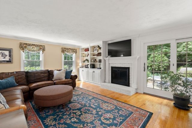 37 Valleywood Rd, Hopkinton, MA 01748